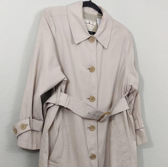 London Fog Jackets & Blazers - Towne By London Fog Belted Women's Trench Coat / 6
